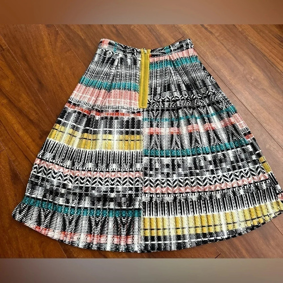 Romeo & Juliet Couture Lace Pleat Skirt , Size Small - Picture 5 of 11